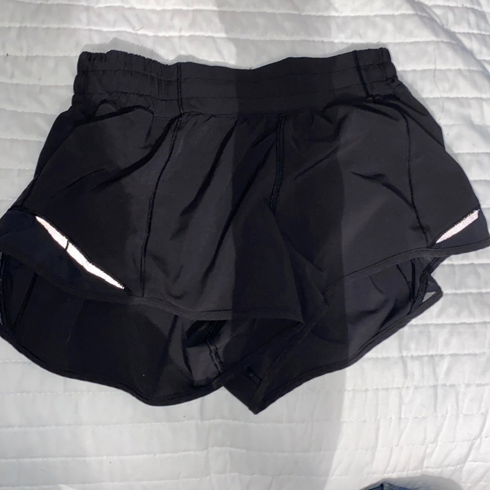 SIZE 2 LULULEMON HOTTY HOT SHORTS!!!